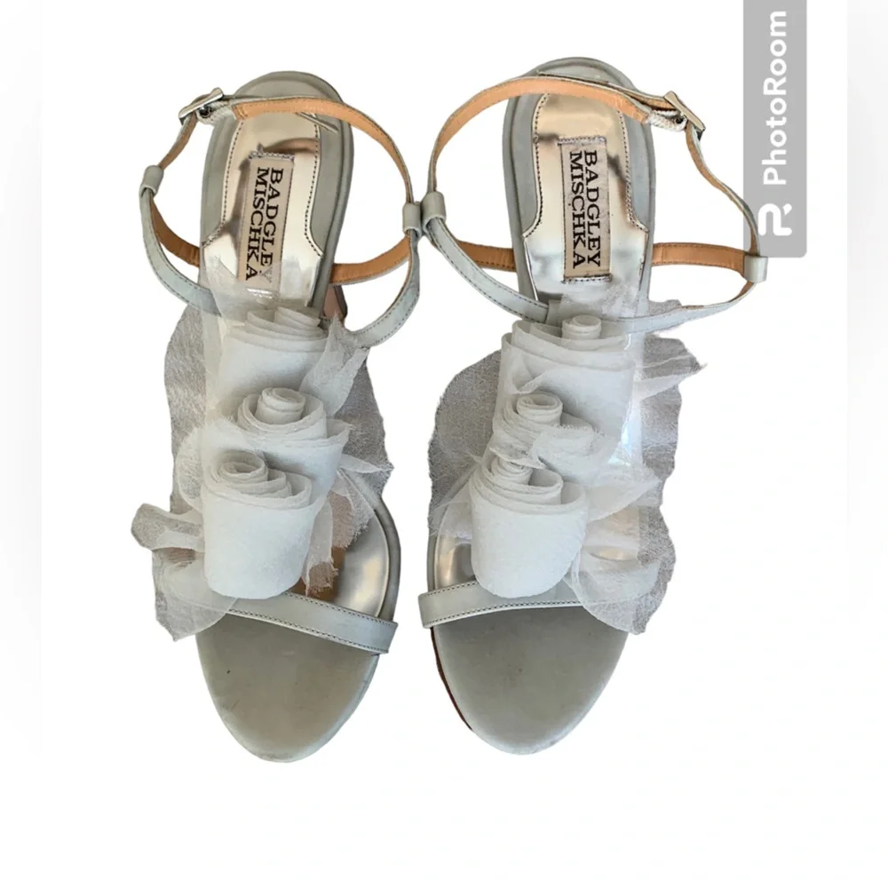 Badgley Mischka Cissy T-Strap Sandals Gray Floral Tulle Bridal Heels 9M‎